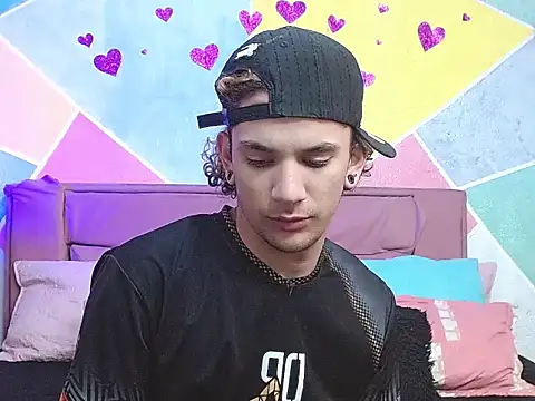 tylor boy online show from September 2025 02:22:02 AM