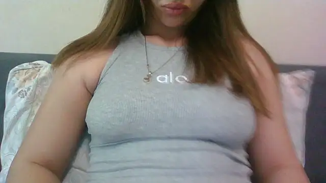 Snapshot of Emma_99 chatting on May 2026 06:32:02 AM Emma 99 online show from May 2026 06:32:02 AM