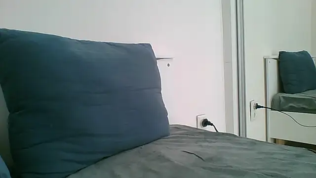 Snapshot of Emma_99 chatting on June 2026 06:33:02 AM Emma 99 online show from June 2026 06:33:02 AM