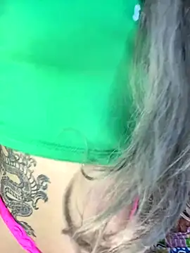 lunaapppp online show from December 2025 02:50:01 AM