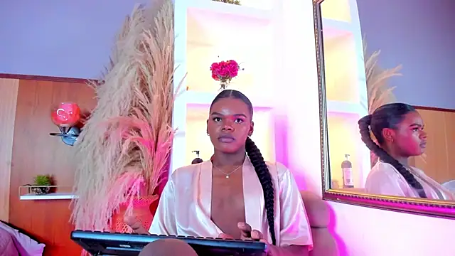 Snapshot of CamiEstrada chatting on January 2025 12:58:02 AM CamiEstrada online show from January 2025 12:58:02 AM