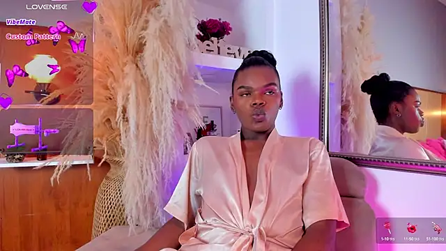 Snapshot of CamiEstrada chatting on February 2025 01:05:02 AM CamiEstrada online show from February 2025 01:05:02 AM