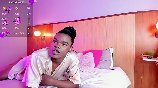 Snapshot of CamiEstrada chatting on February 2025 12:53:02 AM CamiEstrada online show from February 2025 12:53:02 AM