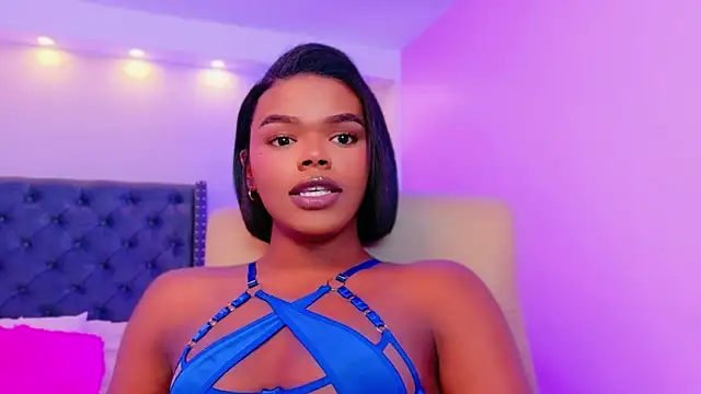 Snapshot of CamiEstrada chatting on September 2025 12:44:01 AM CamiEstrada online show from September 2025 12:44:01 AM