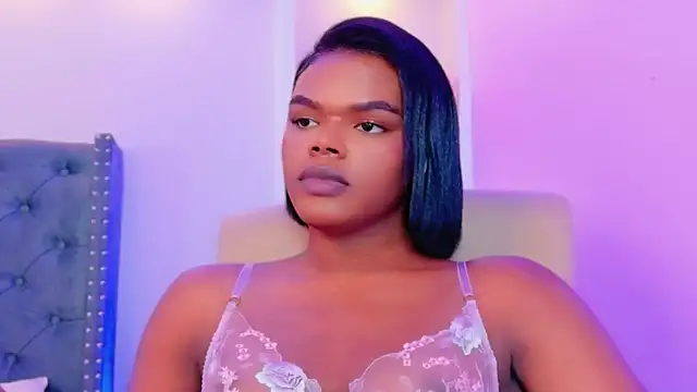 Snapshot of CamiEstrada chatting on September 2025 03:30:02 AM CamiEstrada online show from September 2025 03:30:02 AM