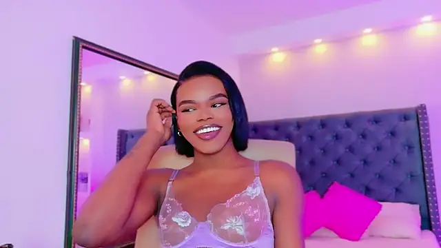 Snapshot of CamiEstrada chatting on September 2025 07:45:01 AM CamiEstrada online show from September 2025 07:45:01 AM