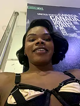 Snapshot of CamiEstrada chatting on September 2025 10:47:01 PM CamiEstrada online show from September 2025 10:47:01 PM