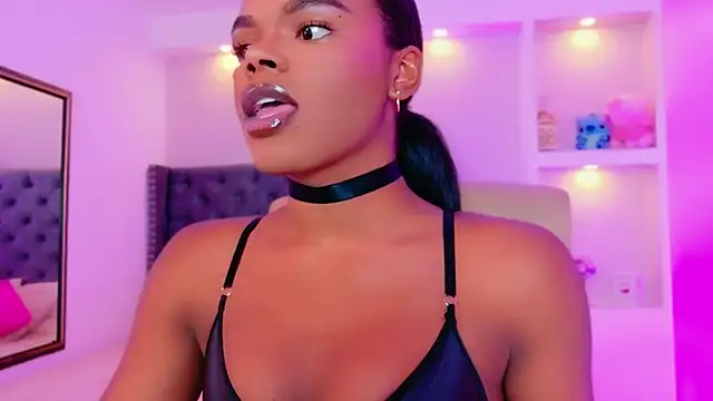 Snapshot of CamiEstrada chatting on September 2025 09:19:01 PM CamiEstrada online show from September 2025 09:19:01 PM