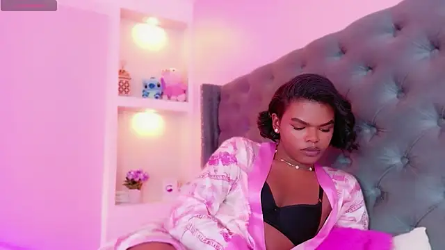 Snapshot of CamiEstrada chatting on October 2025 11:13:01 PM CamiEstrada online show from October 2025 11:13:01 PM