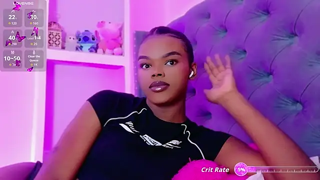 Snapshot of CamiEstrada chatting on October 2025 11:18:01 PM CamiEstrada online show from October 2025 11:18:01 PM