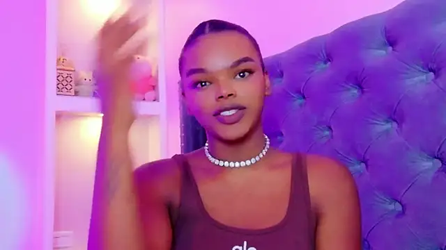 Snapshot of CamiEstrada chatting on October 2025 10:05:02 AM CamiEstrada online show from October 2025 10:05:02 AM