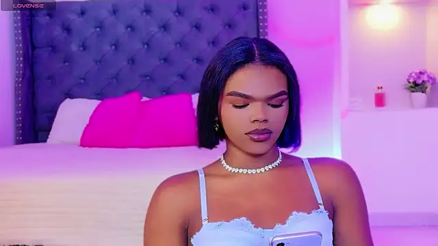 Snapshot of CamiEstrada chatting on November 2025 12:57:02 AM CamiEstrada online show from November 2025 12:57:02 AM