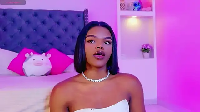 Snapshot of CamiEstrada chatting on November 2025 05:18:02 AM CamiEstrada online show from November 2025 05:18:02 AM