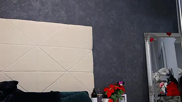 IssaSmith online show from April 2026 07:25:02 AM