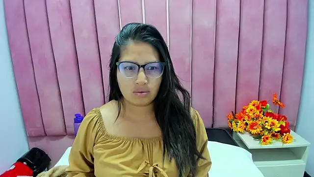 Miaa Smiith  online show from December 2025 03:33:02 AM