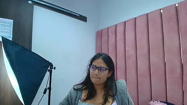 Miaa Smiith  online show from December 2025 03:26:02 AM