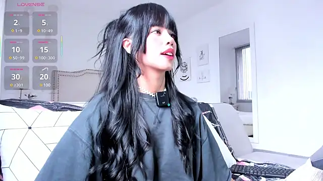 HannaKim online show from February 2025 03:05:01 PM