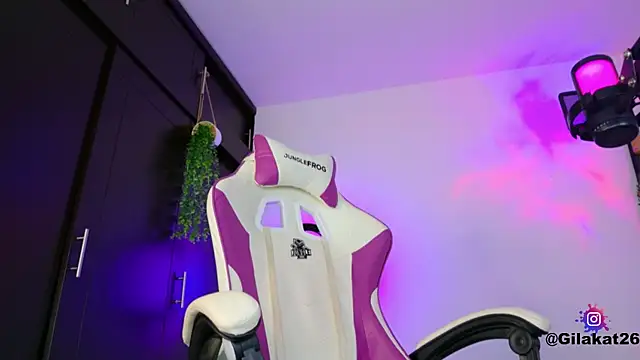 Snapshot of GilaKat chatting on November 2025 01:52:02 AM GilaKat online show from November 2025 01:52:02 AM