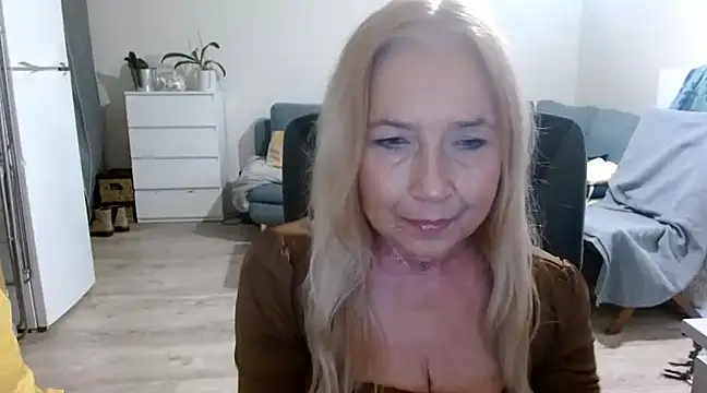 sofia xkiss online show from January 2025 07:48:02 AM