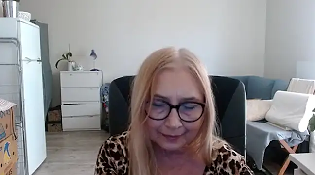 sofia xkiss online show from February 2025 11:22:02 AM