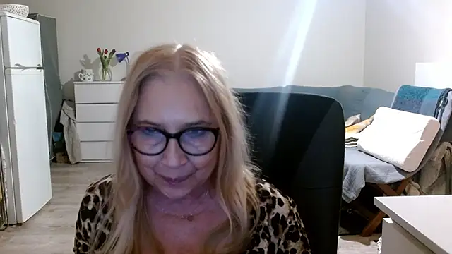 sofia xkiss online show from March 2025 05:43:02 PM