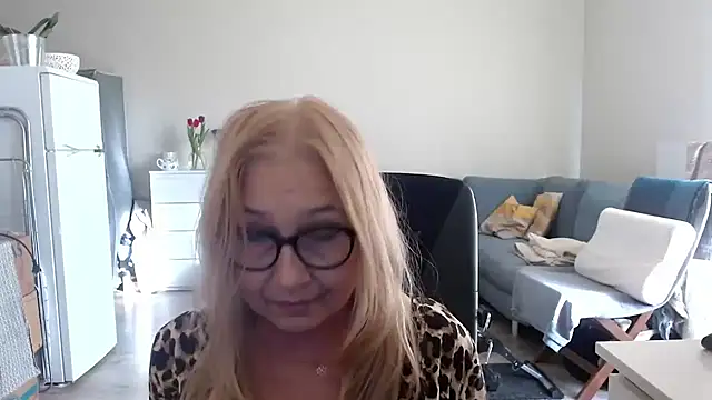 sofia xkiss online show from March 2025 02:48:02 PM