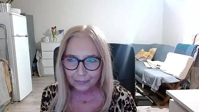 sofia xkiss online show from March 2025 06:01:02 PM