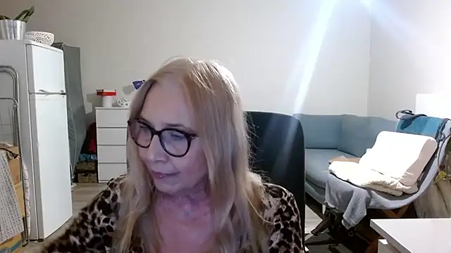 sofia xkiss online show from March 2025 09:34:01 PM