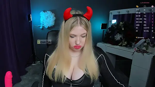 Snapshot of juli_kisss chatting on January 2025 10:34:01 PM juli kisss online show from January 2025 10:34:01 PM