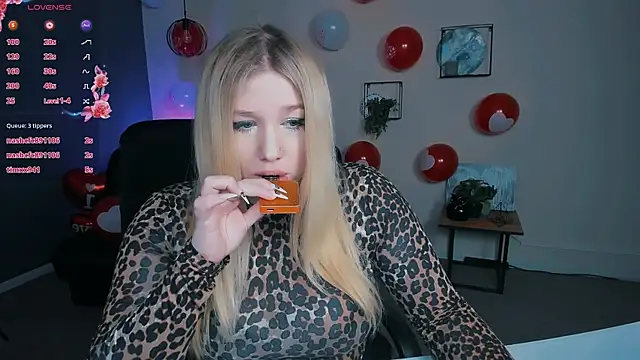 Snapshot of juli_kisss chatting on February 2025 09:38:01 AM juli kisss online show from February 2025 09:38:01 AM