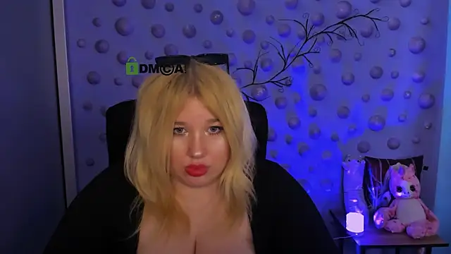 juli kisss online show from May 2026 03:08:02 PM