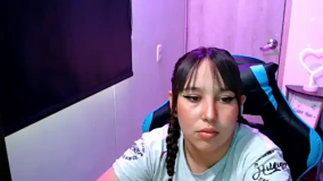 Snapshot of Skarlet_Adams28 chatting on April 2026 09:54:01 PM Skarlet Adams28 online show from April 2026 09:54:01 PM