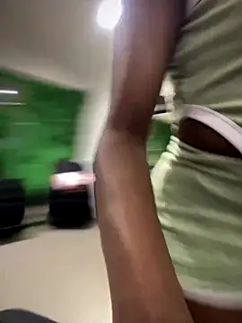 Snapshot of Thyana_LS chatting on December 2024 07:01:01 PM Thyana LS online show from December 2024 07:01:01 PM