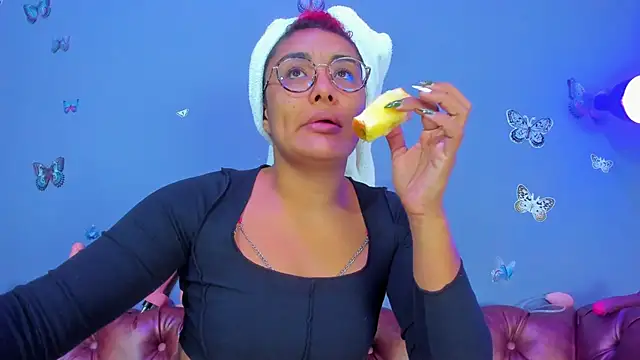 Kaira mosse online show from April 2026 12:36:01 PM