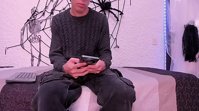 alexandersawyer online show from October 2025 04:35:02 AM