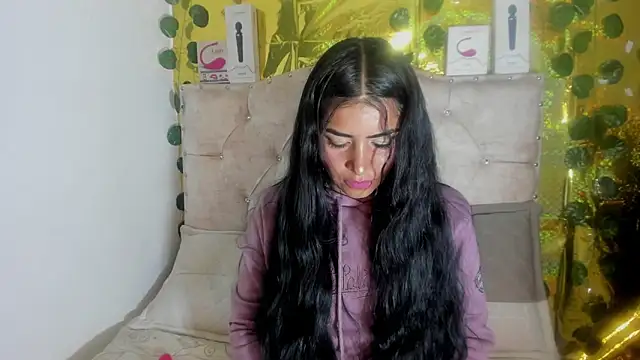cristalconnorr online show from May 2026 02:32:02 PM