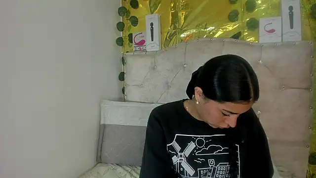 cristalconnorr online show from May 2026 02:46:02 PM