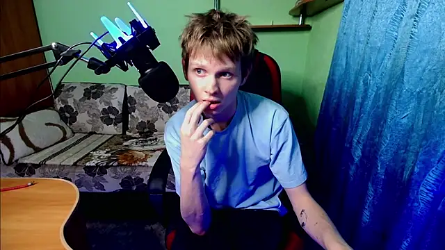 Snapshot of fameboyboo chatting on September 2025 05:14:02 PM fameboyboo online show from September 2025 05:14:02 PM