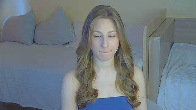 BritneyCruze online show from April 2026 10:28:01 AM