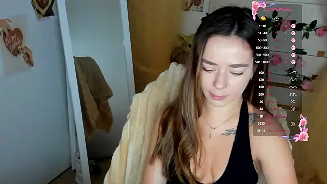 Snapshot of Bella_XO chatting on June 2026 06:49:01 AM Bella XO online show from June 2026 06:49:01 AM
