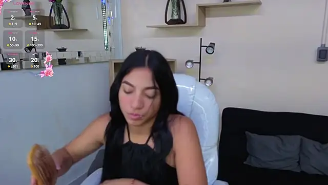 Saray reyes online show from November 2025 12:17:01 PM