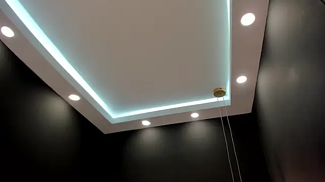 chloe zulay online show from February 2025 02:40:01 AM