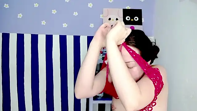 Snapshot of PetiteIvoryQueen19 chatting on April 2026 05:43:02 AM PetiteIvoryQueen19 online show from April 2026 05:43:02 AM