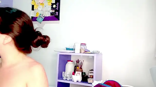 Snapshot of PetiteIvoryQueen19 chatting on May 2026 06:32:01 AM PetiteIvoryQueen19 online show from May 2026 06:32:01 AM