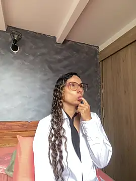 MafeeRoss online show from June 2026 07:25:01 PM