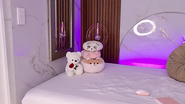 pamelajons  online show from November 2025 01:11:01 PM