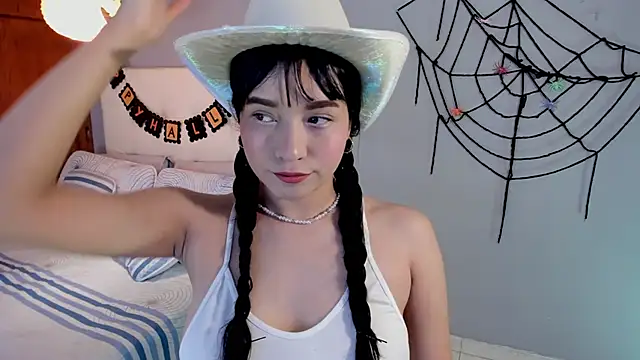 Maia W10 online show from October 2025 12:29:01 PM