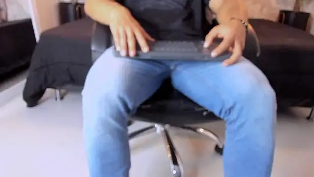 Regan   online show from September 2025 07:30:02 PM