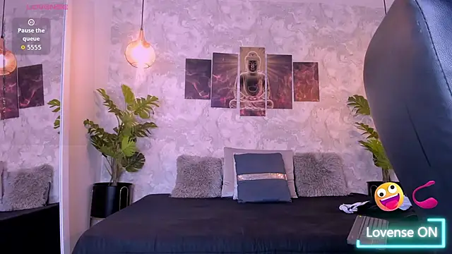 Regan   online show from October 2025 07:31:01 PM