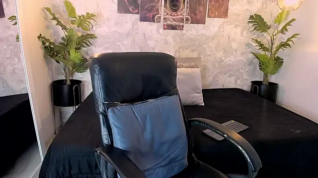 Regan   online show from October 2025 07:37:02 AM